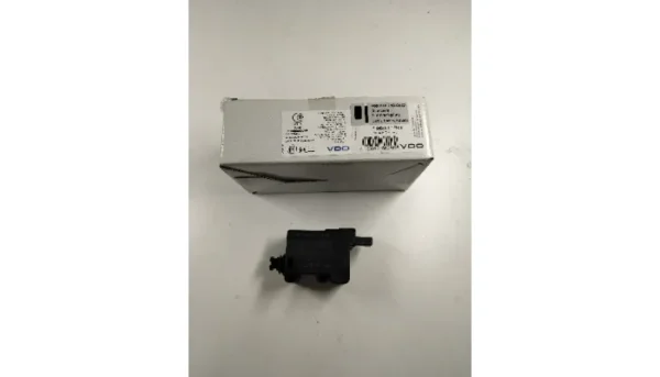 Bmw e60,61 polttoaineluukun servomoottori #36