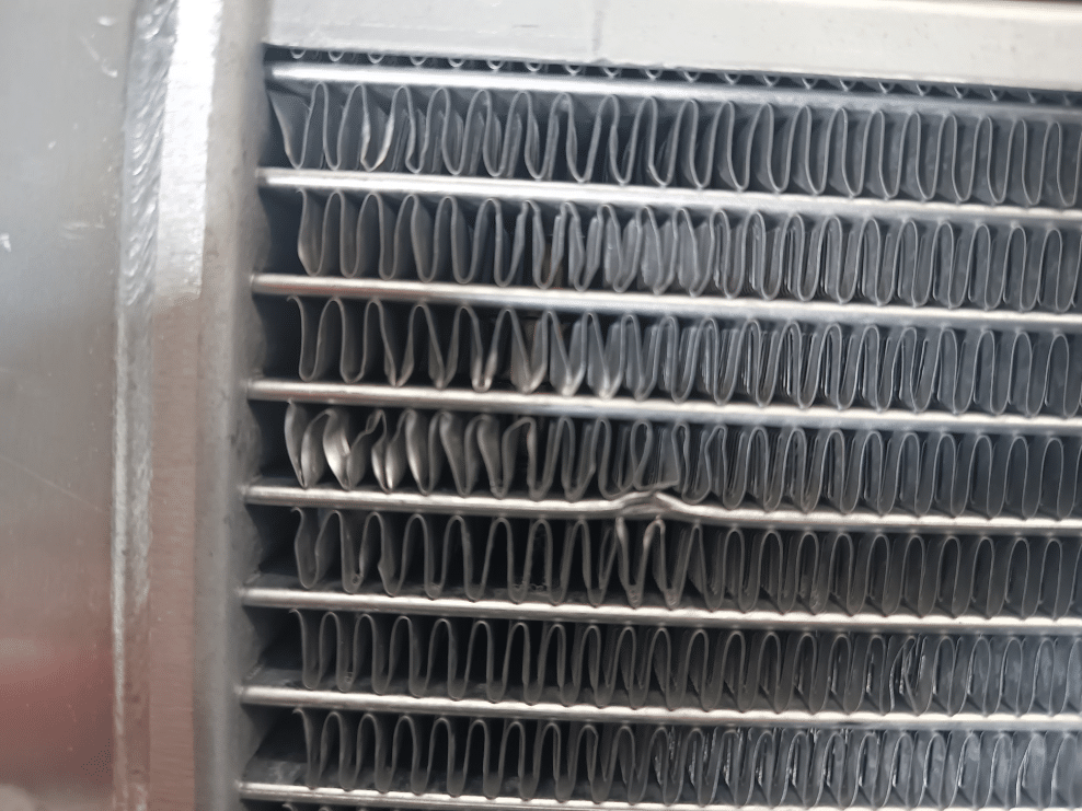 Alumiinijäähdytin "Honda" kuljetusvaurio ! #313 - Image 2