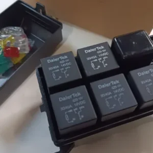 Sulakerasia+6relettä+sulakkeet. liittimet puuttuu #337