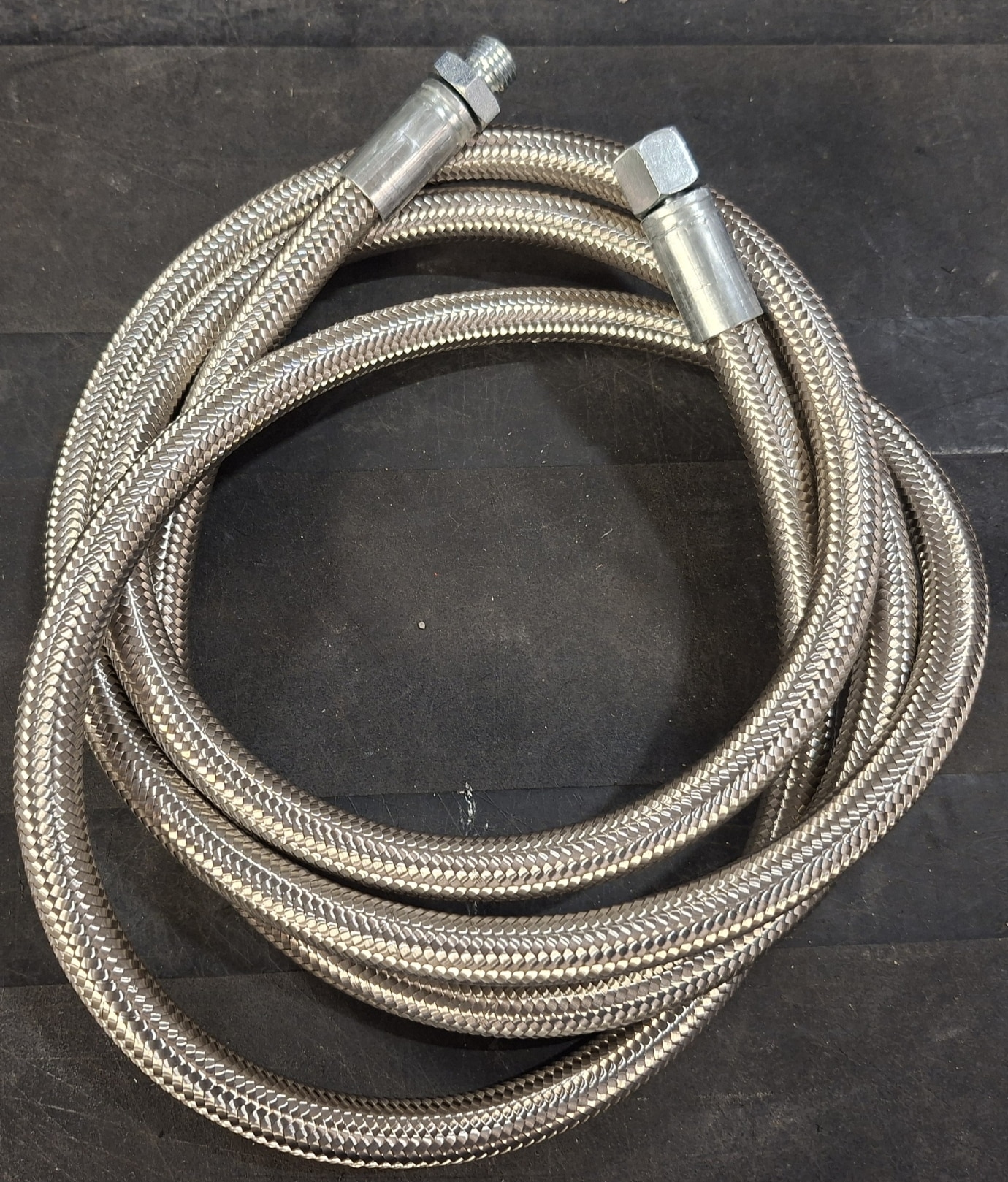 Polttoaineletku AN6 kumiteräspunosletkusta SK M14x1,5mm – UK M14x1,5mm pituus 230cm